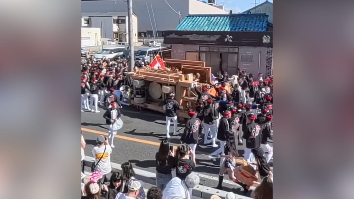 日本大阪两地祭典山车翻覆 酿两死多人受伤