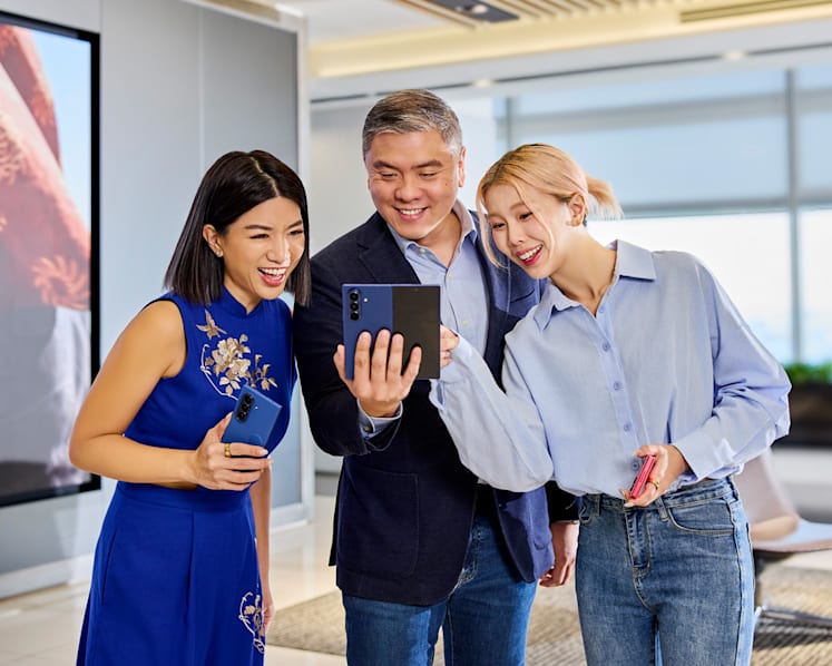 Flip or fold, Samsung’s latest Galaxy Z phones deliver big on screen and AI smarts