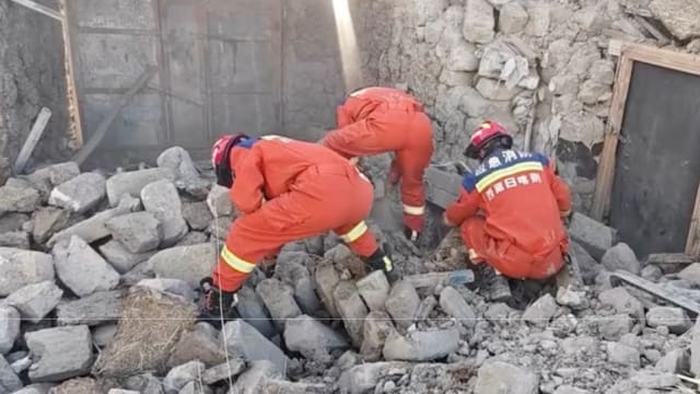 西藏地震死亡人数破百 中国毗邻国家也感受余震