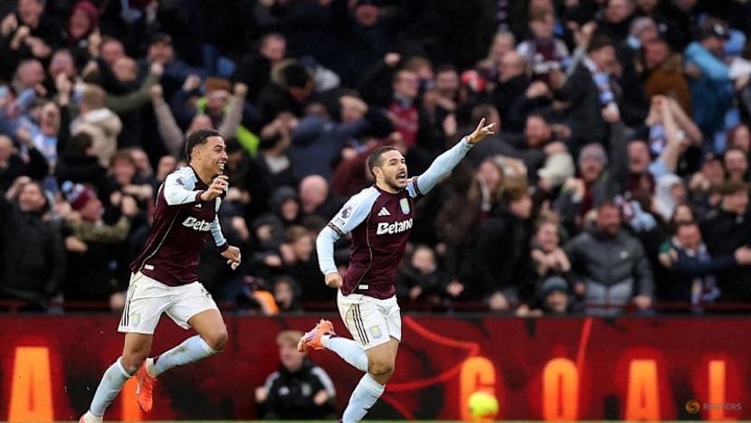 Aston Villa stun leaders Arsenal, Man City close gap to two points, Liverpool held by Leeds
