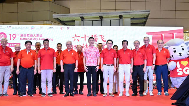 1800人露天KTV齐贺SG60，这场“爱国歌曲大家唱”把国庆氛围拉满了！