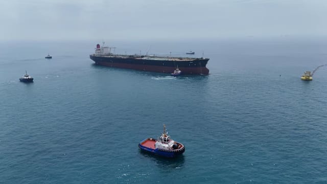 美国禁止公民和企业向伊朗支付霍尔木兹海峡通行费