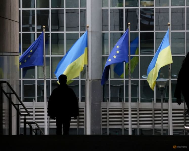 EU extends right to stay for Ukrainians, excludes military-age men