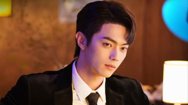 中国男星许凯遭前女友爆料“跟女星开房”，老板于正发声明澄清！