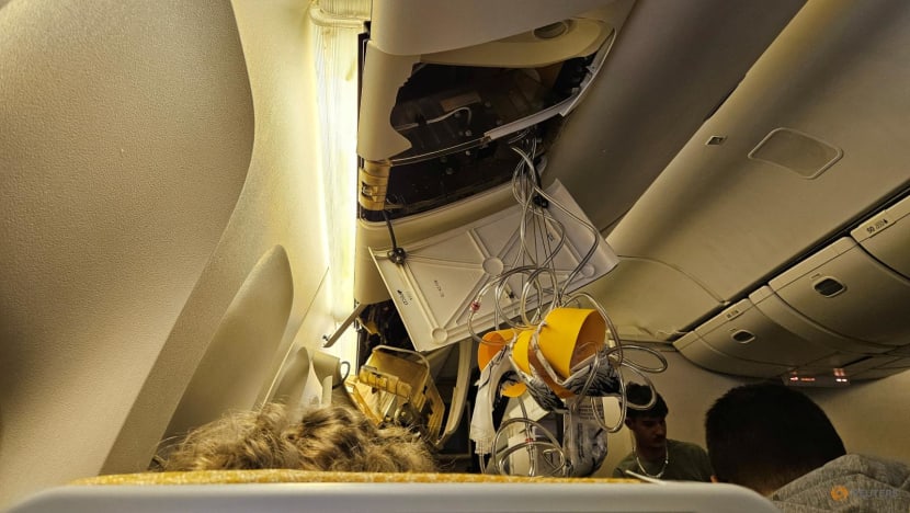 Head injuries and bleeding ears: Passengers recount chaos on turbulent Singapore Airlines flight Head injuries and bleeding ears: Passengers recount chaos on turbulent Singapore Airlines flight