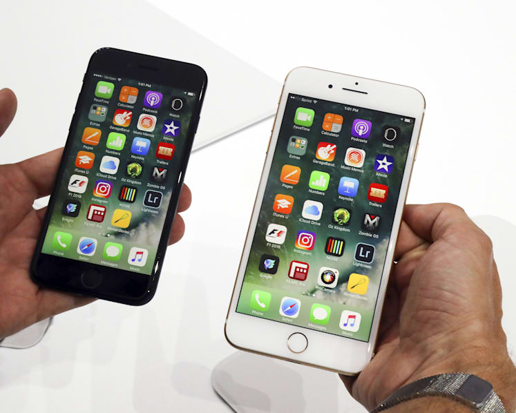 Customers irate as supply of iPhone 7, 7 Plus handsets runs out