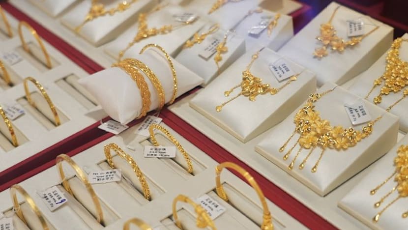 Analysis:Gold's record rally falters as bulls run into Fed rate expectations, stronger dollar