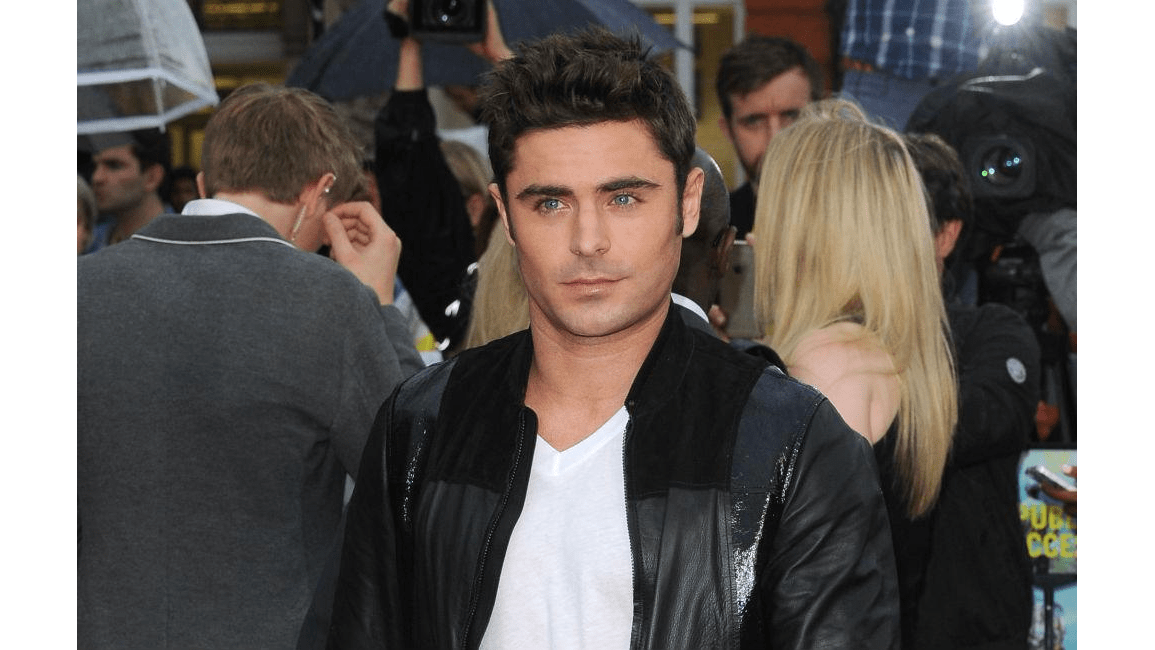 Zac Efron's 'mad respect' for women 8days(00)