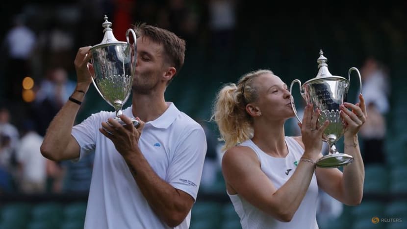 Verbeek and Siniakova win Wimbledon mixed doubles title