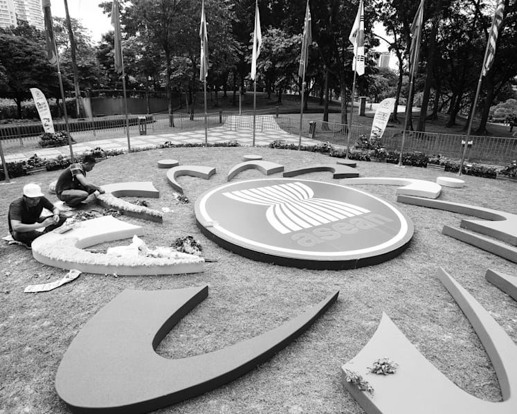 How ASEAN should navigate a tricky 2016
