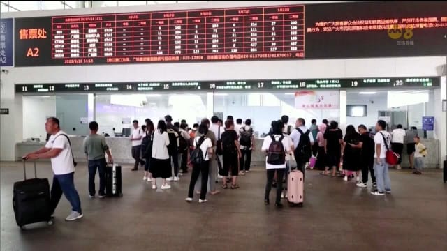 中国中秋十一黄金周 火车机票一票难求