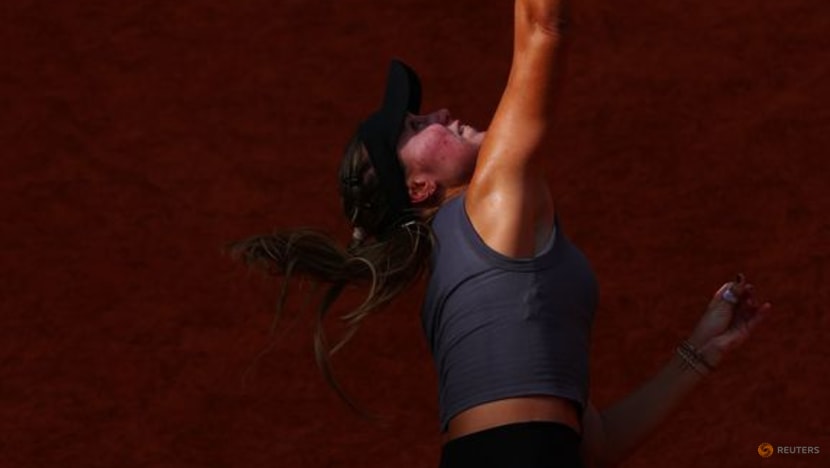 Keys battles past Kenin to reach French Open fourth round