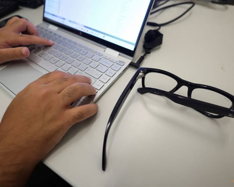 Blind Egyptian entrepreneur's AI app helps others 'see' the world
