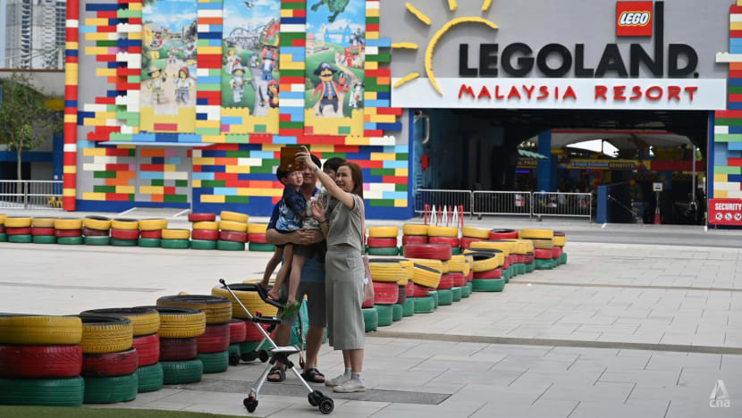 No more ‘wasted’ Fridays and Sundays: Johoreans hail new weekend schedule as win-win for families and businesses No more ‘wasted’ Fridays and Sundays: Johoreans hail new weekend schedule as win-win for families and businesses