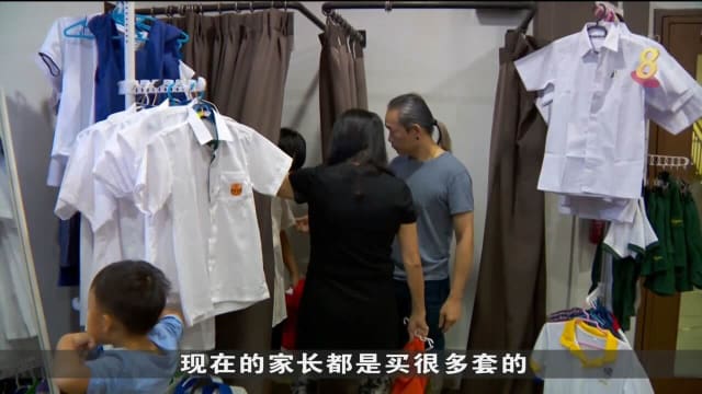 校服需求强劲 业者为避免短缺提前向供应商订多三成面料
