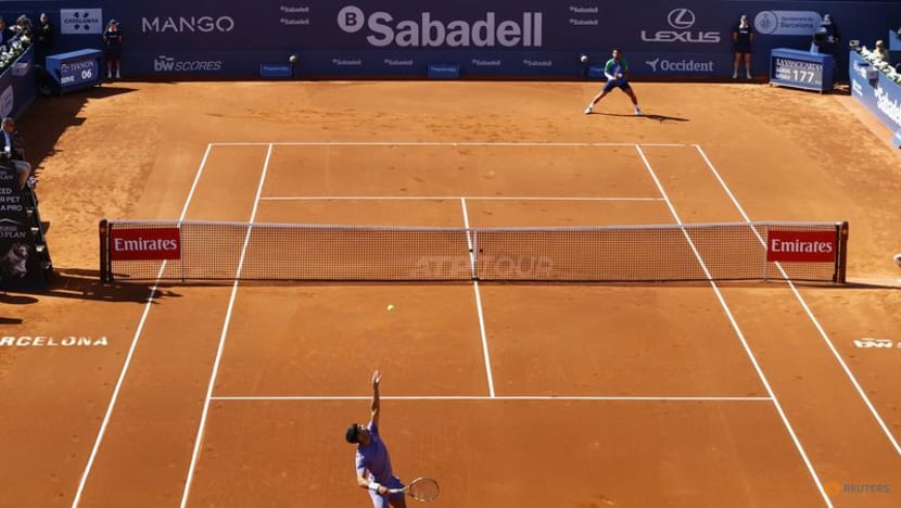 Alcaraz defeats Fils to reach third Barcelona Open final