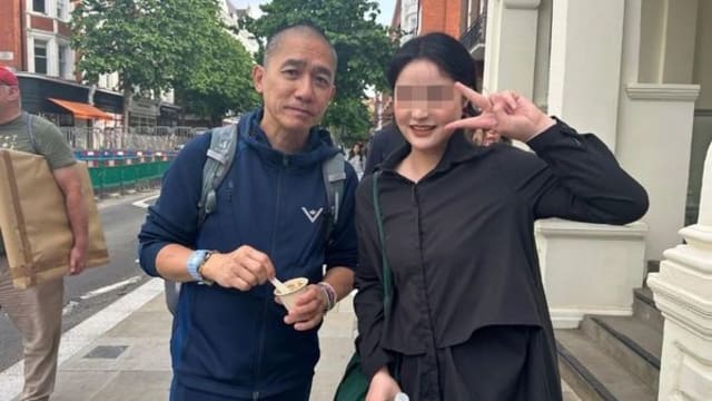 梁朝伟零伪装街边吃冰淇淋　路人认出：完全没有架子