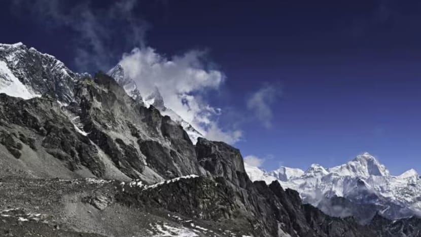 Rakyat SG dilapor hilang di kawasan Everest; operasi mencari giat dijalankan Rakyat SG dilapor hilang di kawasan Everest; operasi mencari giat dijalankan