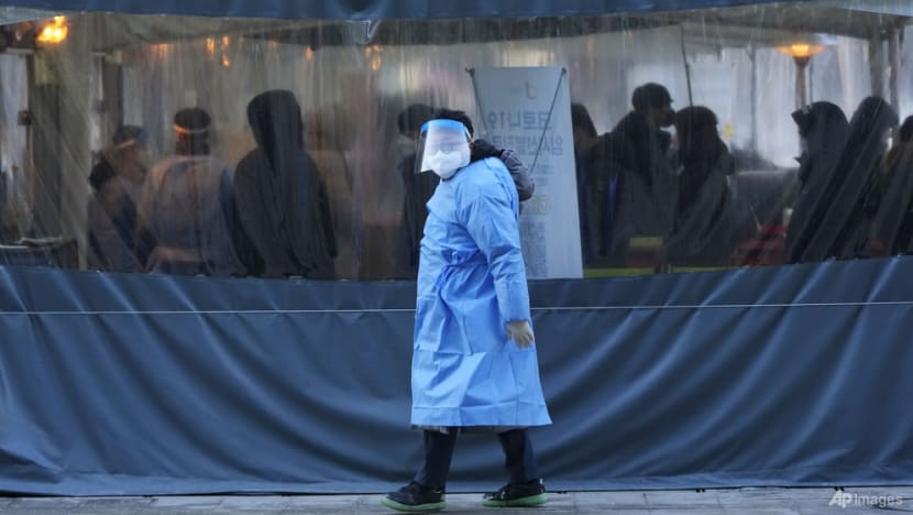 South Korea expands rapid testing amid record COVID-19 infections South Korea expands rapid testing amid record COVID-19 infections