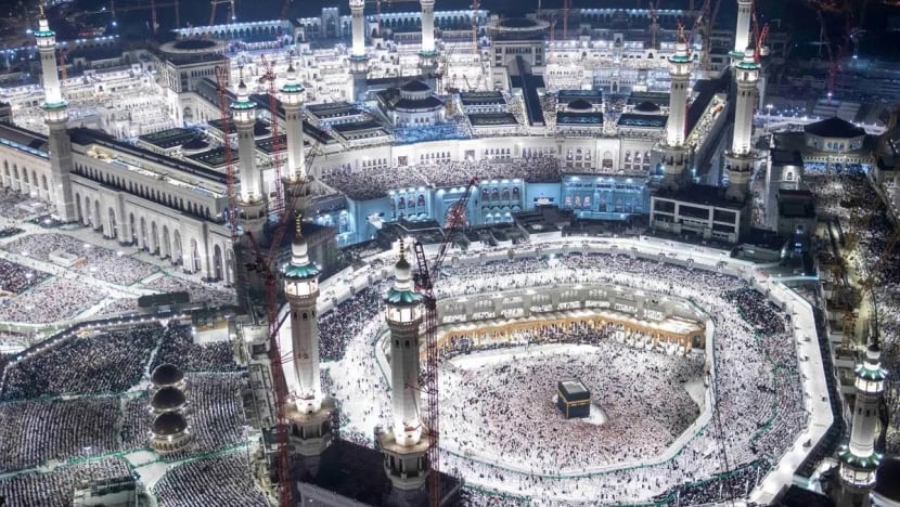 Segenap ruang Kota Makkah penuh; 2.5 juta jemaah banjiri Masjidil Haram pada malam 27 Ramadan Segenap ruang Kota Makkah penuh; 2.5 juta jemaah banjiri Masjidil Haram pada malam 27 Ramadan