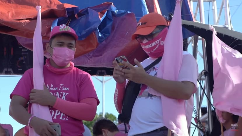 Trolls for hire in Philippines: The concealed political weapon used in a social media war Trolls for hire in Philippines: The concealed political weapon used in a social media war