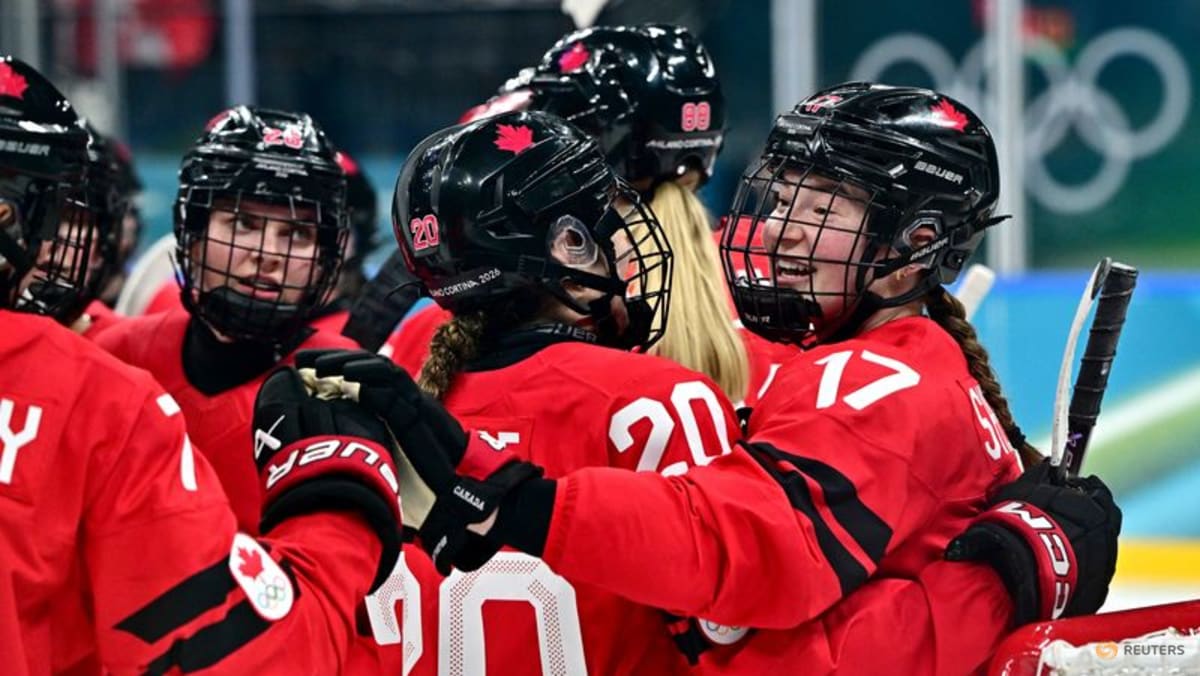 Ice hockey-Poulin powers Canada into women's final with US