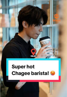 Found! This super hot Chagee barista who has customers asking to take photos with him 🥵😆 #8dayseattrending #8dayseat #chagee #tea #singapore #tiktoksg #fyp 
