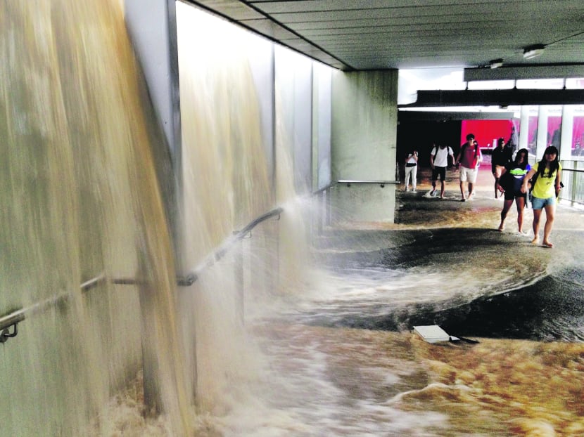 Floods hit western Singapore