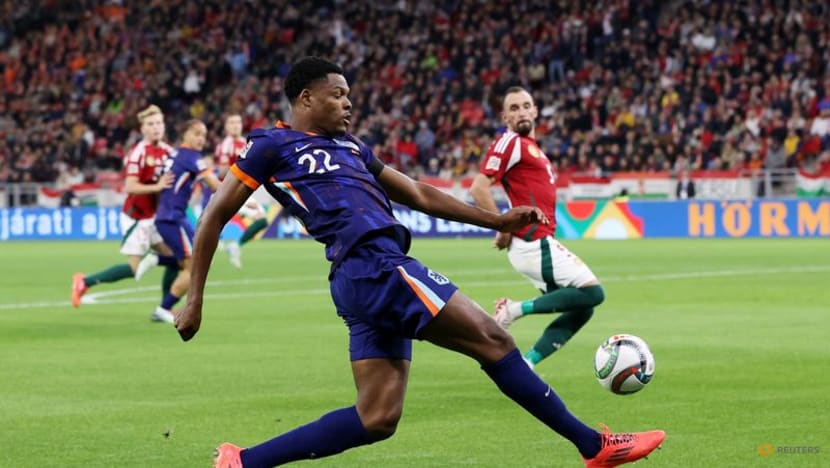 Netherlands defender Dumfries ruled out, De Jong doubtful