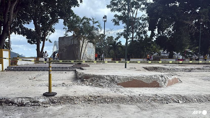 Monument honouring China's contribution to Panama Canal torn down