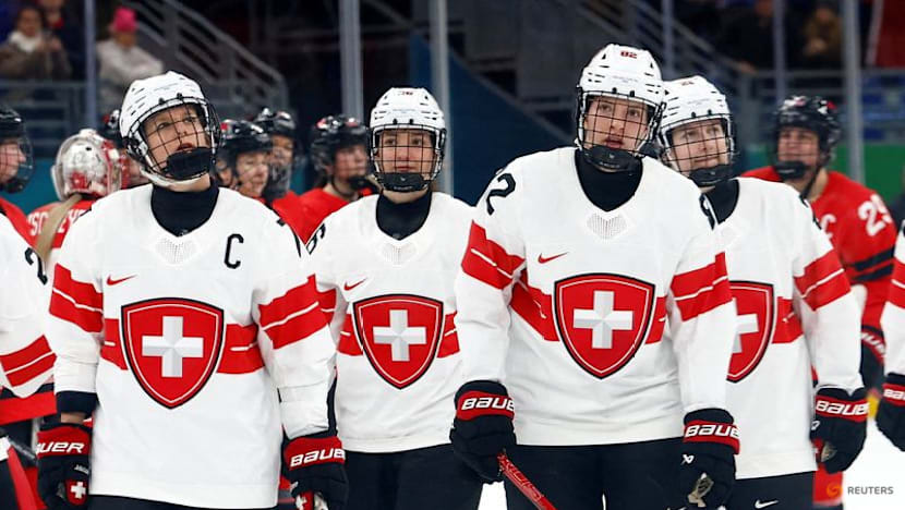 Ice hockey-Swiss fight falls short, bronze up for grabs against Sweden