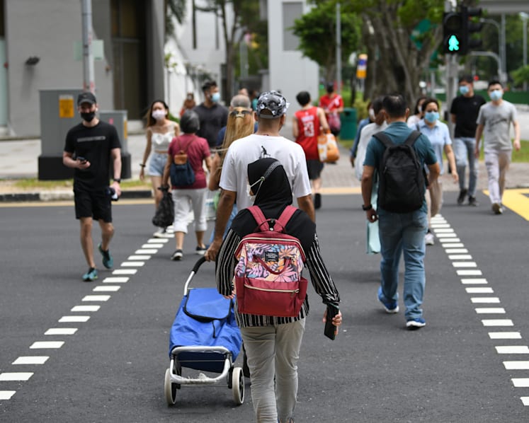 Singapore reports 1,004 new local COVID-19 cases; 90-year-old man is the latest fatality