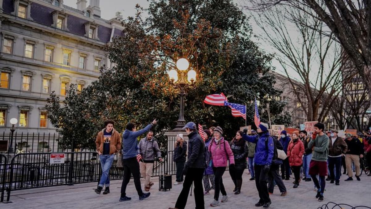 米国の裁判官は、連邦政府の助成金を凍結するためにトランプの計画を一時停止します。