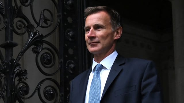 英国新任财相宣布撤销特拉斯减税措施