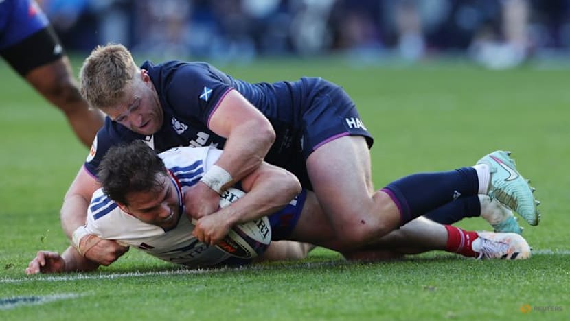 Scotland beat France 50-40 to keep Six Nations title race open