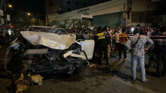 金边恐怖死亡车祸  摩托骑士被撞后卷入车底拖曳百米