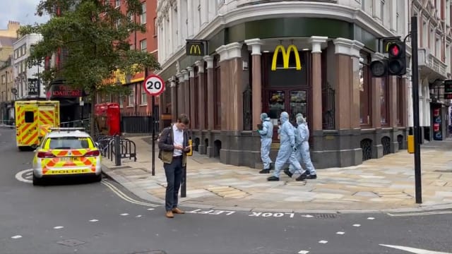 英国伦敦发生持刀袭警案 两警员被刺伤