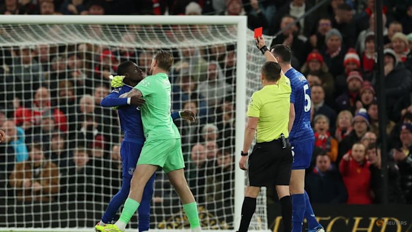 Everton's Gueye sent off for altercation with teammate Keane