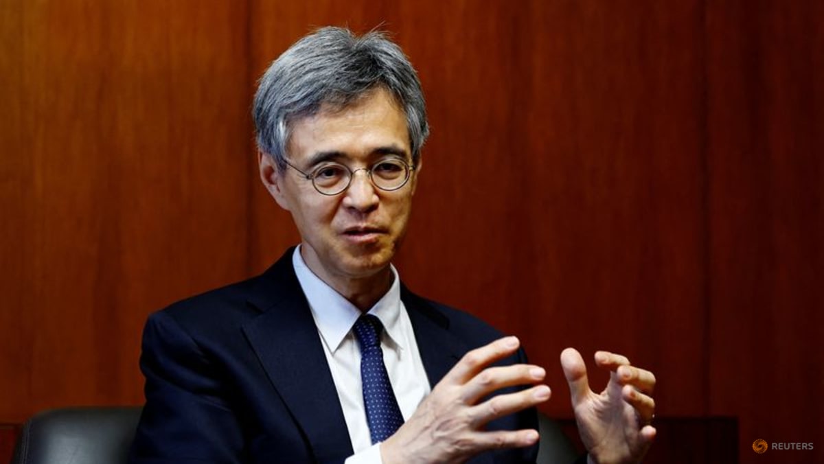 BOJ deputy governor Himino calls for 'timely' rate hike