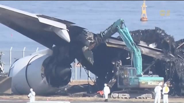 日本羽田机场开始移除日航客机残骸