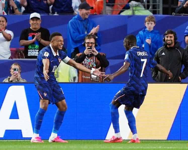 No 'I' in team as Mbappe puts World Cup glory above records