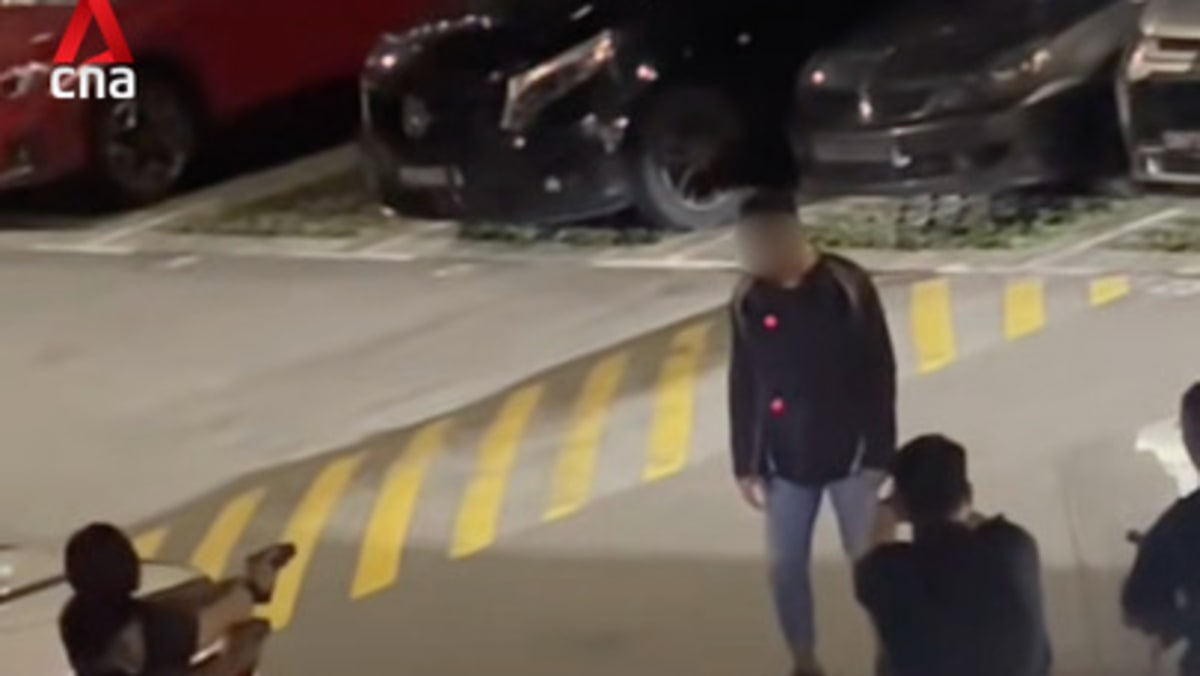 Man holding 2 hacksaws arrested in Bukit Batok
