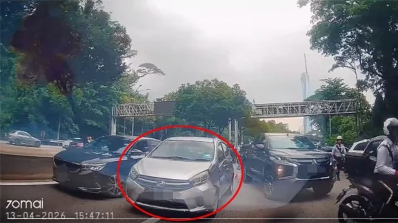 警方在陈秀莲4路截停该辆轿车。（图：中国报）