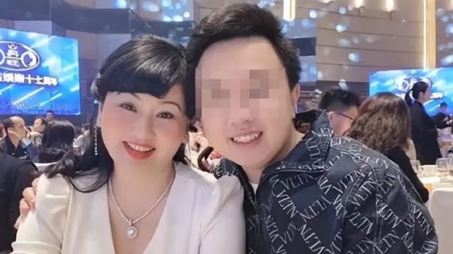 感情比母子还好！蔡天凤母亲和女婿的“亲吻”照惹议