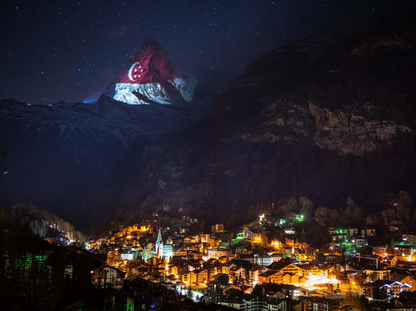 Singapore’s flag illuminated the Matterhorn on April 24, 2020.