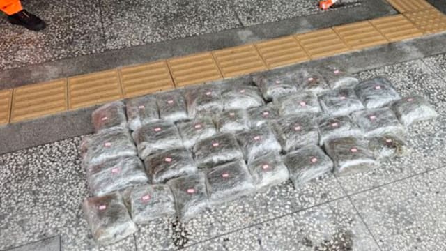 台湾渔民岸边捡获麻袋 内藏逾40公斤大麻