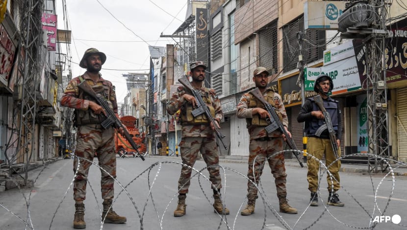 Pakistani separatists kill 9 bus passengers Pakistani separatists kill 9 bus passengers