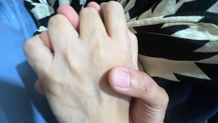 Genggaman terakhir Marissa Haque untuk Chiki Fawzi dan keinginan peristirahatan abadi