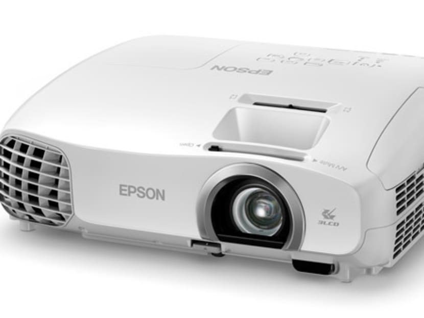 プロジェクター EPSON EH-TW5200 The Epson EH-TW5200 brings 3D movies home on a budget - TODAY