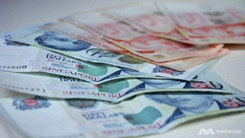 Dolar S'pura melonjak ke paras tertinggi dalam 3 tahun berbanding dolar AS